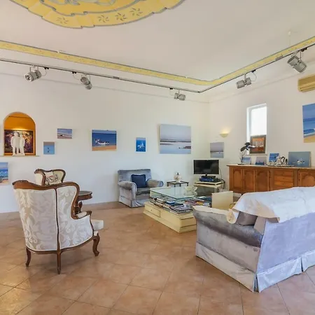 Sunshine Villa *